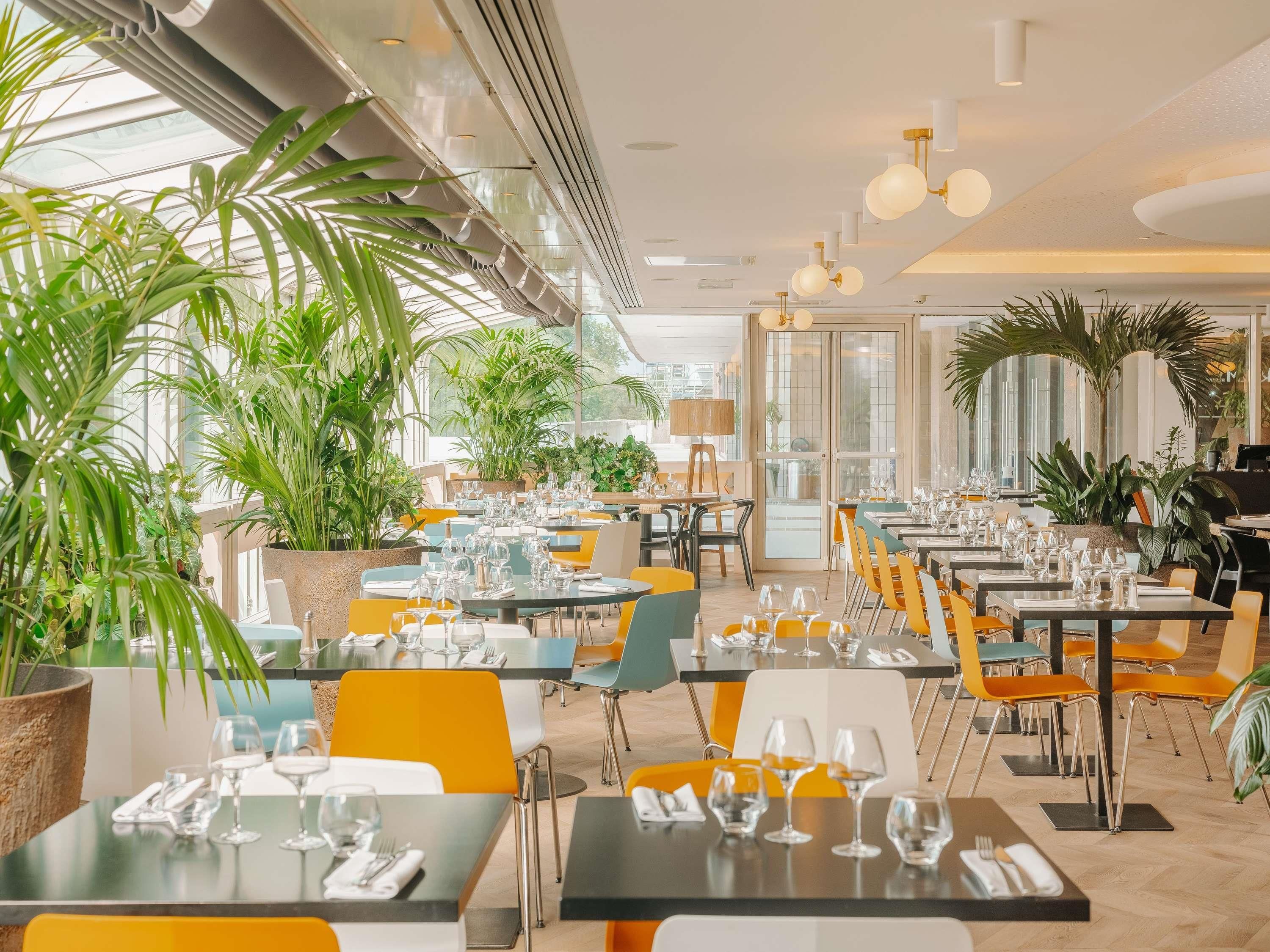 نوفوتيل باريس سنتر تور إيفل - باريس - مطعم