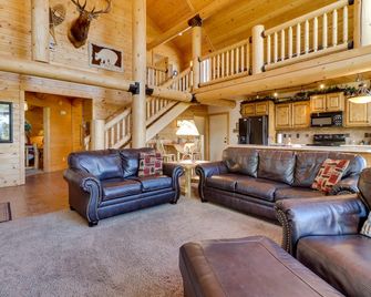 Rustic cabin with lake views from deck w/ grill, foosball, W/D, fireplace - Garden City - Living room