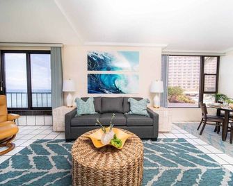 Maui Kai 308 · Mk 308 Oceanfront Condo W Ac Pool - Lahaina - Living room