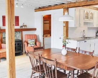 Peaceful Lakefront Cottage - Sundridge - Comedor