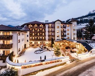 Almhof Hotel Call - מארבה - בניין