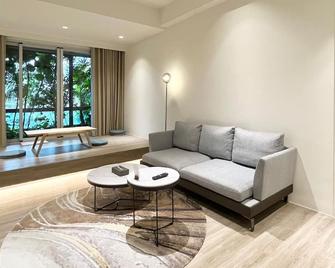 Crownshine Resort - Yilan - Wohnzimmer
