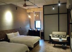 C201 Family room ( Section of Ximen Road, beside Blueprint Culture & Creative Park) - Tainan - Chambre