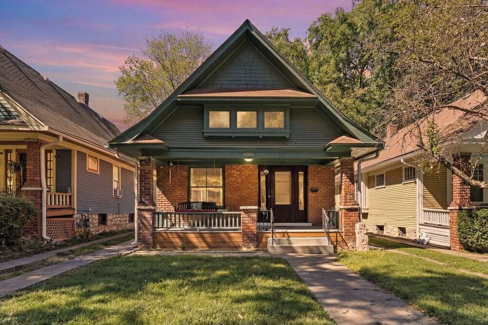 KC Nest - Mins from Plaza + Streetcar + Parking! - Kansas City - Building