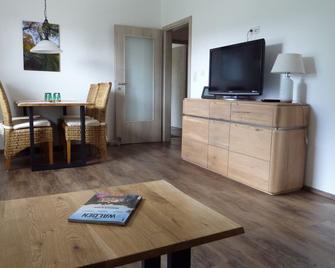 Ruhige Ferienwohnung zum Entspannen - Auen - Dining room