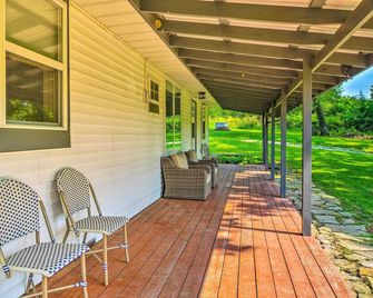 Quiet Country Home in Ava with Chic Interior! - Ava - Patio