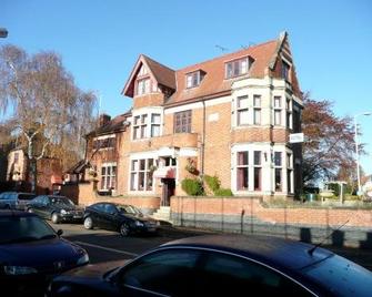 Hawthorn House Hotel - Kettering - Building