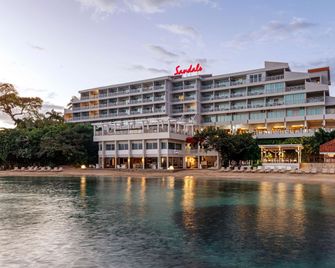 Sandals Ochi Beach Resort - אוקו ריוס - בניין