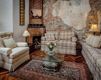 El Solar Apartamentos - Antigua - Living room