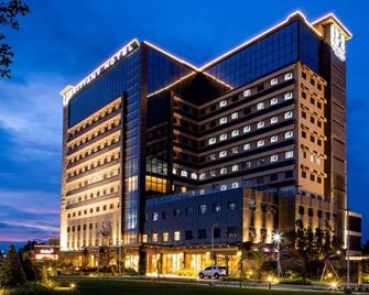 Brittany Hotel Villar City - Cavite City - Building