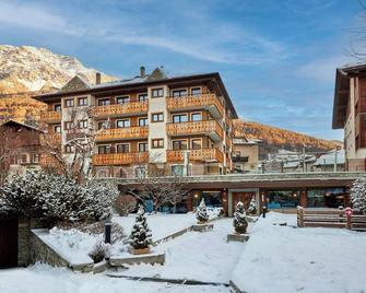 Hotel Rezia - Bormio - Building
