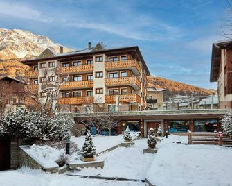 Hotel Rezia - בורמיו - בניין