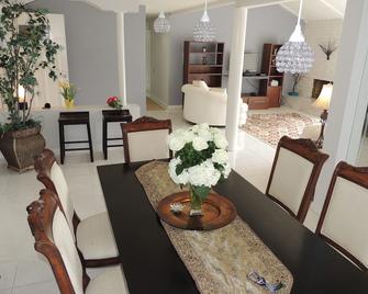 Beautiful house with a great pano view - Mission Viejo - Dining room