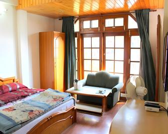 Hotel Kumar's - Dalhousie - Bedroom