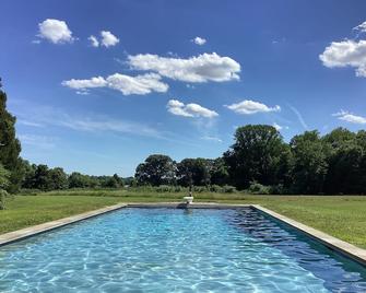 350 Acre Waterfront Farm; High Speed Internet, Pool, Pickleball & Private Dock - Chestertown - Pool