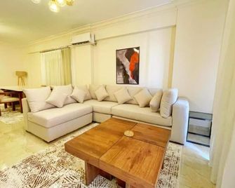 Settle Inn South 90 Apartments - Kairo - Stue