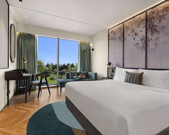 Ramada Encore by Wyndham Ambala GT Road - Ambāla - Bedroom