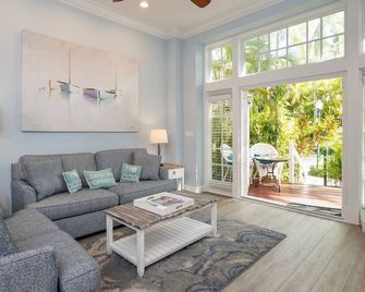 The Beaming Barracuda by Last Key Realty - Key West - Living room