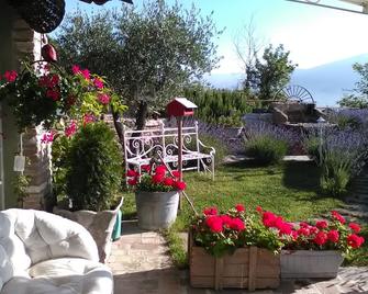 B&B Col di Piagge - Gualdo Tadino - Patio