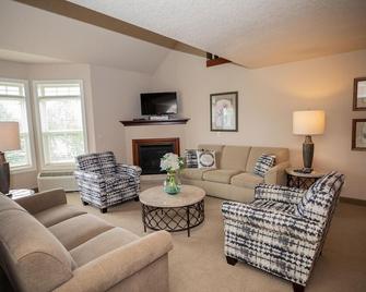 Unit 301 3 Bd/ 3 Ba Condo 3 Bedrooms 3 Bathrooms Condo - Birchwood - Living room