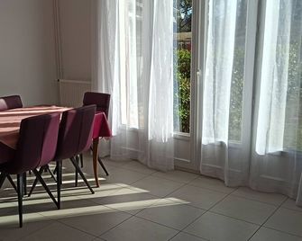 Chez Huguette - Maison Gap- Meublé de Tourisme - 5 Pers - Local Pour Motos, etc - Gap - Їдальня