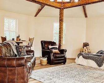 Star-Lit Dome Suite - Travelers Rest - Huiskamer