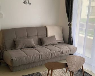 Bird Hill - Caen - Wohnzimmer