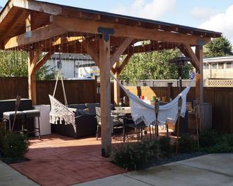 Ground Level One Bedroom Suite - Surrey - Patio
