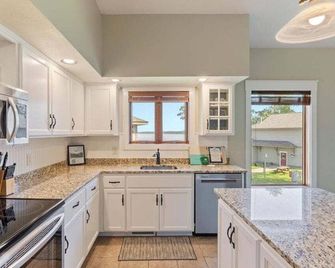 Good Times, Great Lake | Bay Colony Condo | Sleeps 8 - Nisswa - Cocina