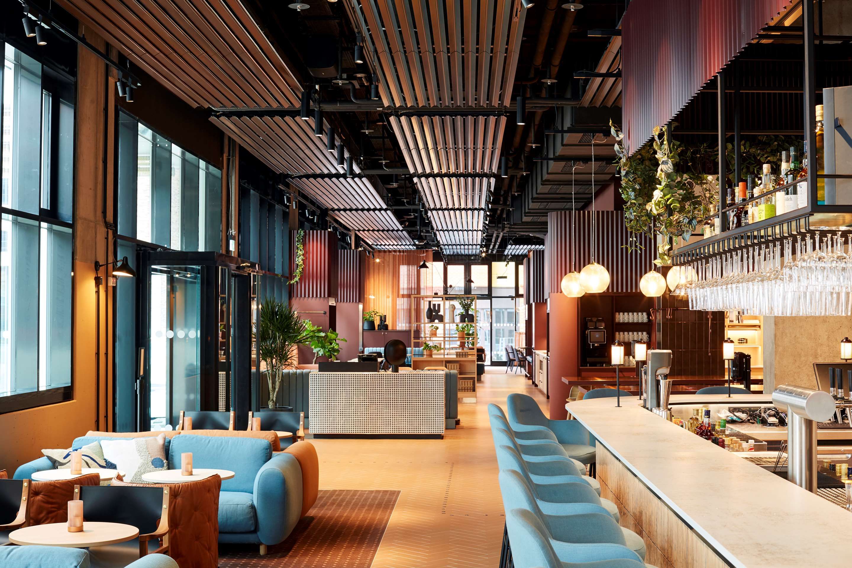 Bar view of Scandic München Macherei