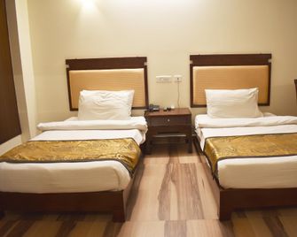 Hotel Orange Pie - Noida - Bedroom