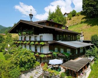 Family room with balcony - Fellner, guest house - Mühlbach am Hochkönig - Building
