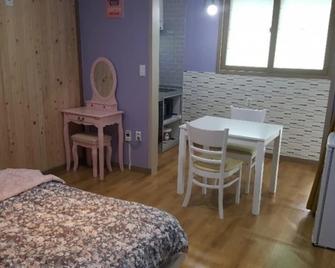 청도 감마을펜션 - 경산 - 침실