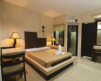 Hotel Joselina - Main - Tuguegarao City - Bedroom