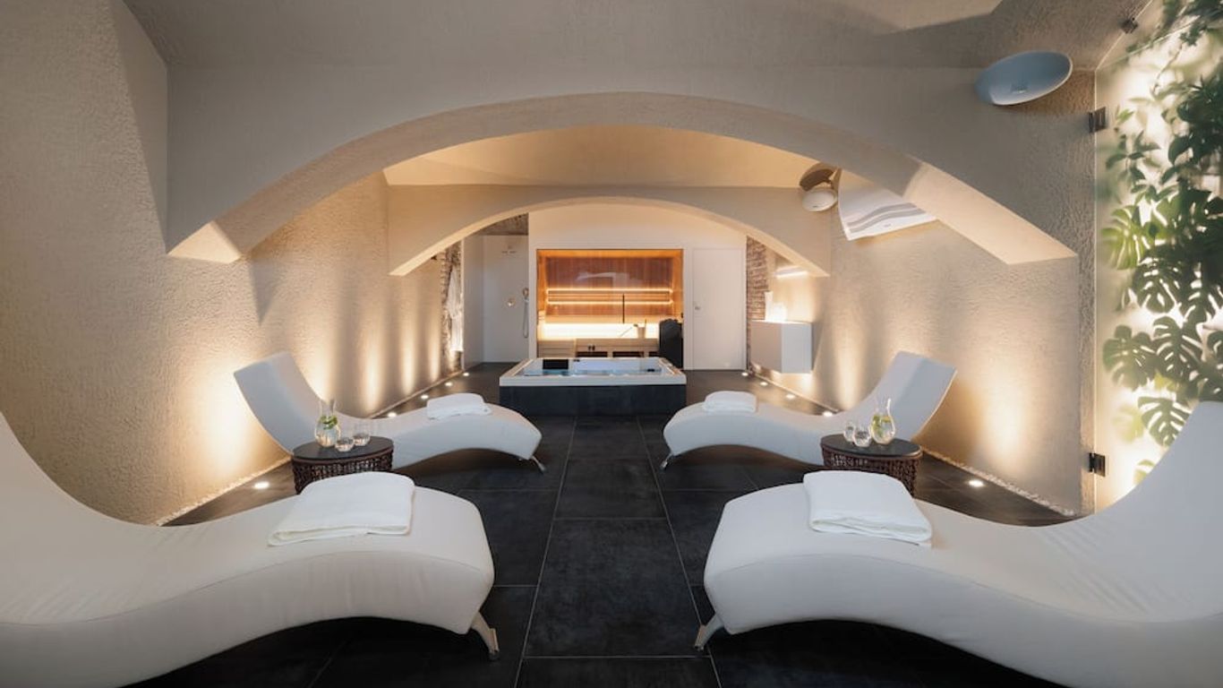 إي إيه هوتيل سوناتا