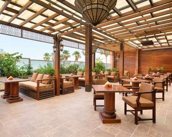 Ramada by Wyndham Manama Seef - מאנאמה - מסעדה