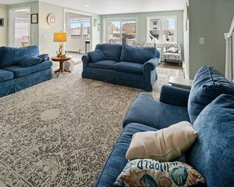 Dockside, lagoon getaway! - Stafford - Living room