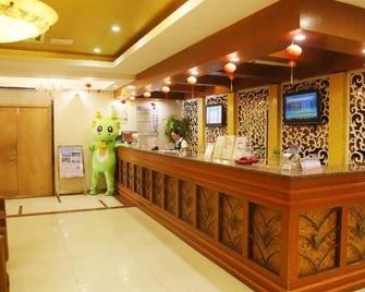 Greentree Inn Jiangsu Lianyungang Hualian Building Business Hotel - Lianyungang - Front desk