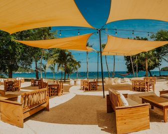 Café de Playa Beach Front Hotel - Coco - Binnenhof