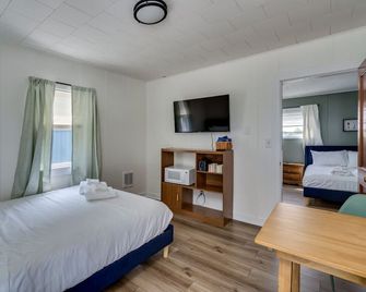 K's Motel with Stunning St. Lawrence River Views - Room 1 - Clayton