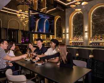 Cube Social Boutique Capsule Hotel at Boat Quay - Singapore - Bar
