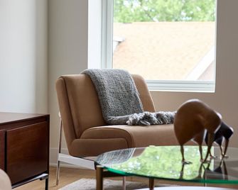 Sunny 2br Loft Work Relax Minutes to Nyc - Hoboken - Living room