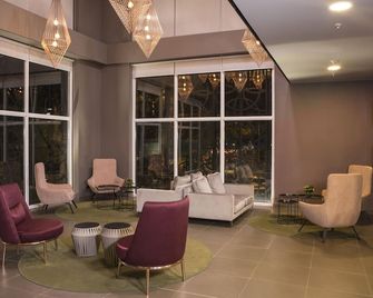 City Express Plus by Marriott Medellin Colombia - Medellín - Lounge