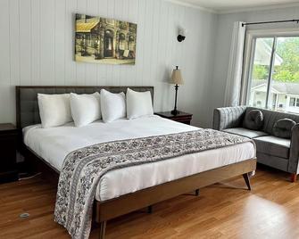 The Villas on Lake George - Diamond Point - Bedroom
