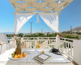 Birikos Hotel & Suites - Agios Prokopios - Balcony