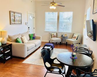 Cozy and Quiet Home Uptown Broadmoor Area - Nueva Orleans - Sala de estar