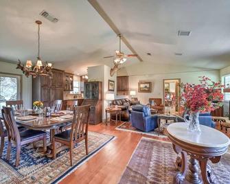StunningHome on The Blanco River - Blanco - Dining room