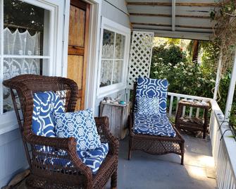 Bay Cottage Getaway - Port Townsend - Patio
