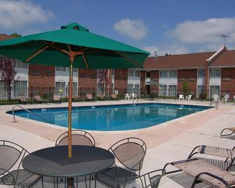 Rodeway Inn and Suites East Windsor - East Windsor - Pool