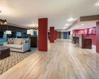 Ramada by Wyndham Texarkana - Texarkana - Huiskamer